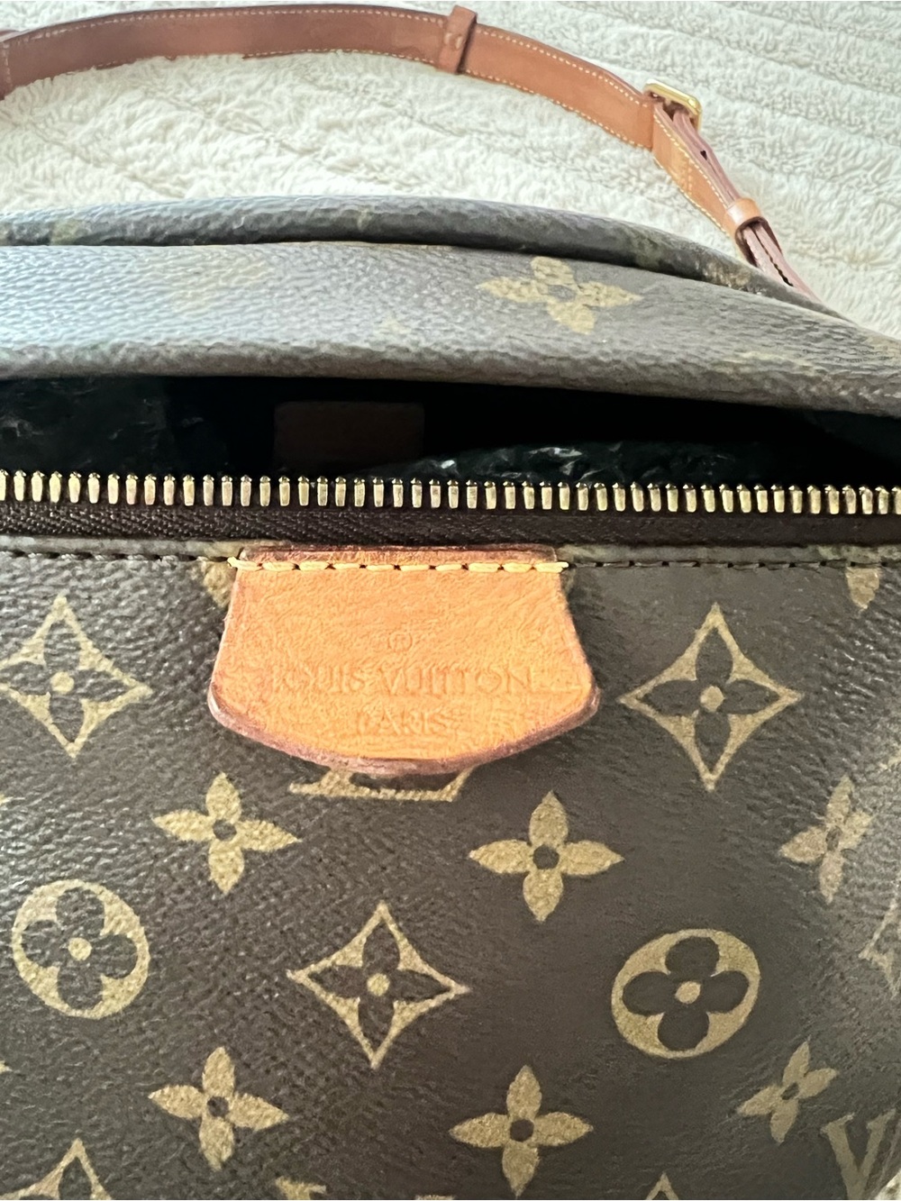 Louis Vuitton Monogram Canvas Crossbody Bag in Brown with Tan Trim - Picture 2 of 12